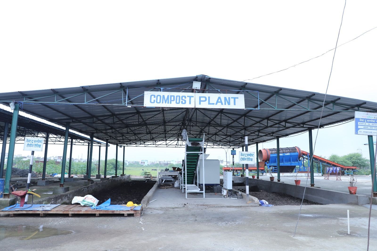 Covered shed of the Ultra Group compost plant